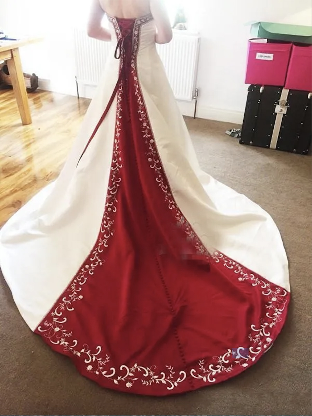 Vintage Red And White Satin Plus Size A Line Wedding Dresses Strapless Lace Applique Beaded Bridal Gowns Wedding Dress Vestidos De Noiva