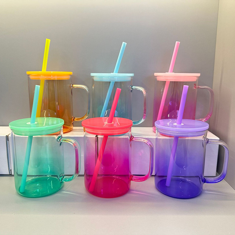 Tasses en verre de gelée d'ombre de sublimation de dégradé transparent de 17 oz avec poignée tasse de camping-car pot de jus tasses à café de boisson glacée avec pailles de couvercles colorés en plastique
