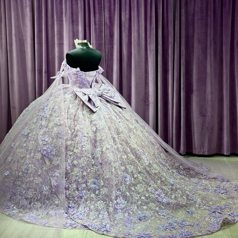 Abito da ballo con illusione di lavanda al largo della spalla Abiti Quinceanera Applique in pizzo Nastri con perline di cristallo Corsetto Vestido De 15 Anos