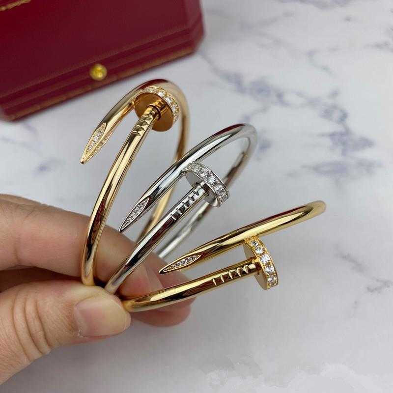 Bracciale Cartres di design V Testa e coda in oro con chiodo diamantato CNC Alta edizione intarsiato a mano Stampa di caratteri perfetti Stile coppia 89HN