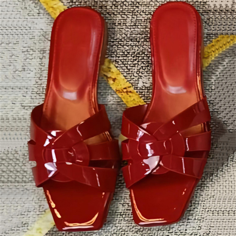 Lüks kadın terlik haraç düz deri interwining kayışlar slayt sandalet kahverengi gümüş kırmızı beyaz lacivert altın siyah patent tasarımcısı terlik yaz slaytları sandalet