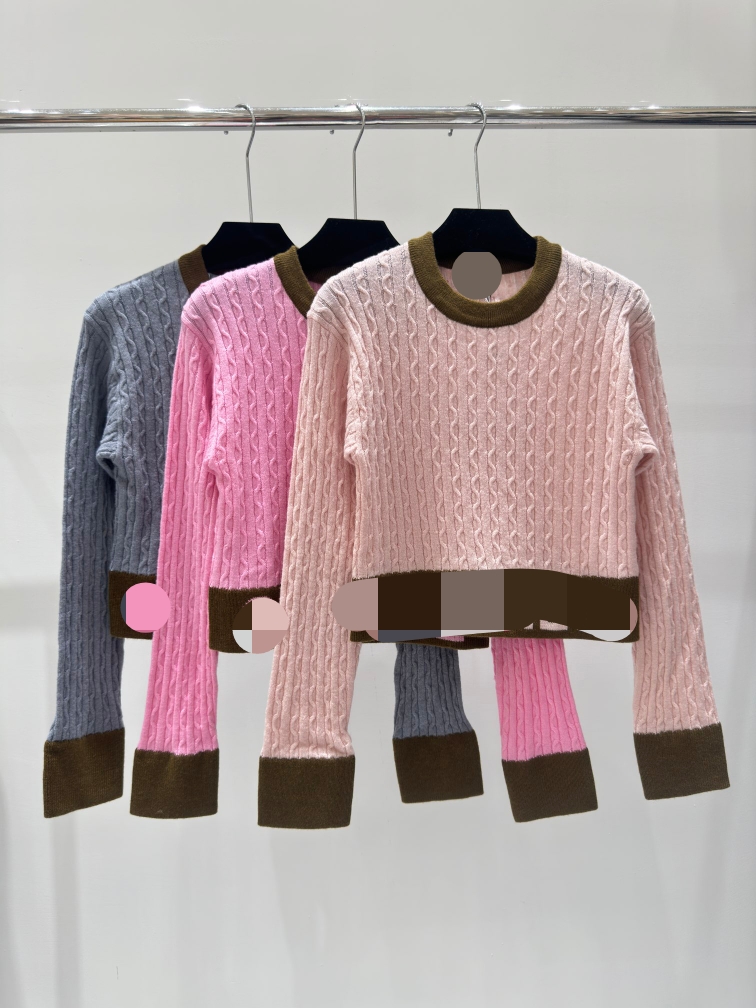10018 L 2024 Подиум Весна Лето Брендовый свитер в том же стиле Розовый Серый Длинный рукав без рукавов с v-образным вырезом Женская одежда Высококачественная женская одежда qian