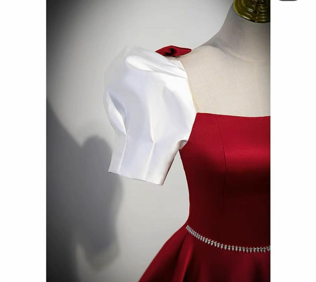 Robes de soirée élégantes longues en satin rouge dos nu avec nœud/ceinture perlée A-ligne à manches courtes Corset dos Watteau Train robe de bal robes de soirée pour femmes