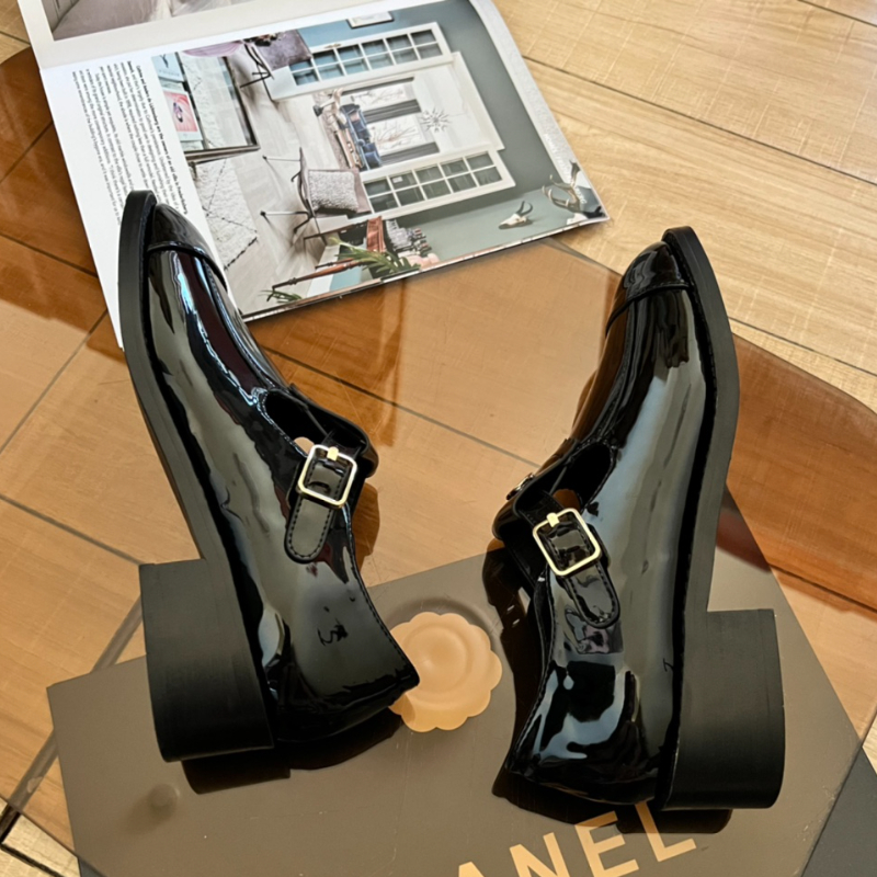 Mulheres designer sapatos de couro patente balde preto marca mocassins metal logotipo saltos grossos