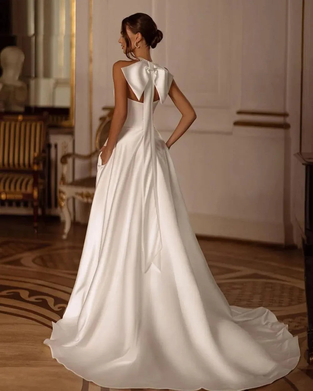 Modern 2024 A-Line Wedding Dresses Halter Neck Bow Sexy Pearls Side Split Satin Princess Bride Bridal Gowns Robe De Mariee Vestidos De Novia