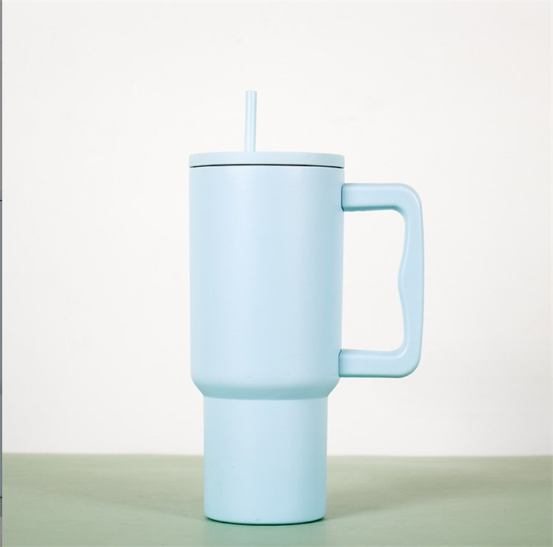 Gobelet isolé de 30 oz pour bouteille d'eau pour enfants avec couvercle et paille, tasse à café glacée, bouteille d'eau réutilisable en acier inoxydable, tasse de voyage