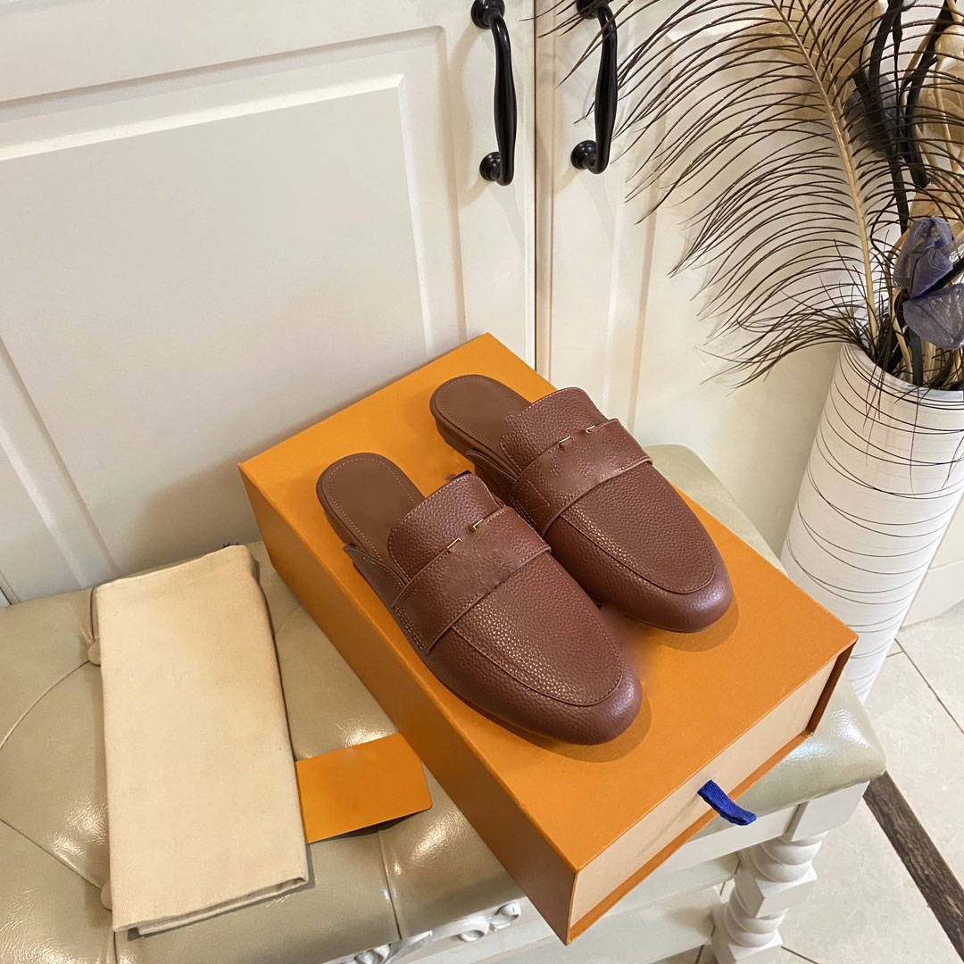 Designer Fashion Women's Casual tofflor Spring och Autumn Capri Loafers Shoes Rubber äkta läder platt sandaler Baotou tofflor Storlek 35-40