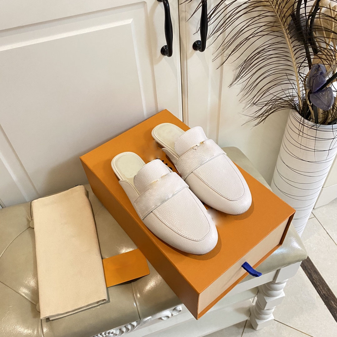 Designer Fashion Women's Casual tofflor Spring och Autumn Capri Loafers Shoes Rubber äkta läder platt sandaler Baotou tofflor Storlek 35-40