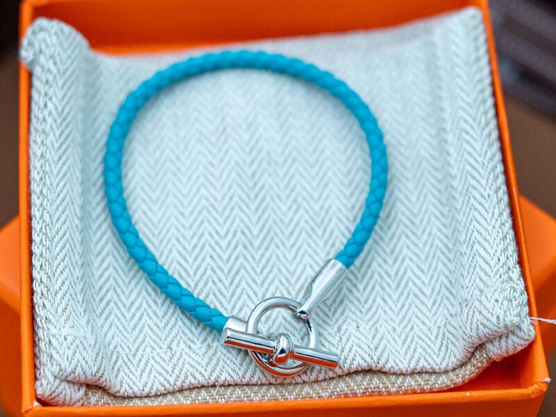 5A Charm Bracelets HM Glenan Genuine Leather Single Short Strap Bracelet in Color 14 Light Blue For Women With Dust Bag Box Size 16-21 Fendave