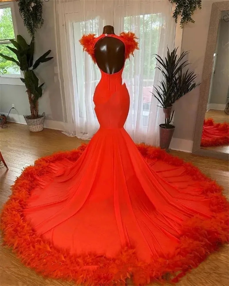 Luxury Feathers Rhinestones Mermaid Evening Dresses Aso Ebi V Neck Backless Women Formal Prom Gowns Court Train Plus Size Second Reception Engagement Dress CL3173