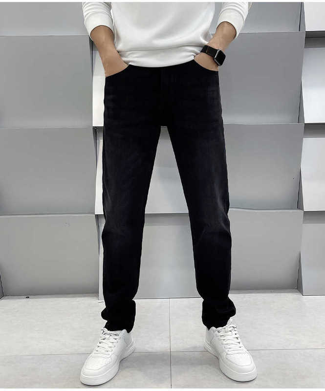 Мужские джинсы Дизайнер Гуанчжоу Xintang Cotton Bullet Корейское издание Slim Fit Высококачественная европейская черная мужская одежда с принтом Medusa X082