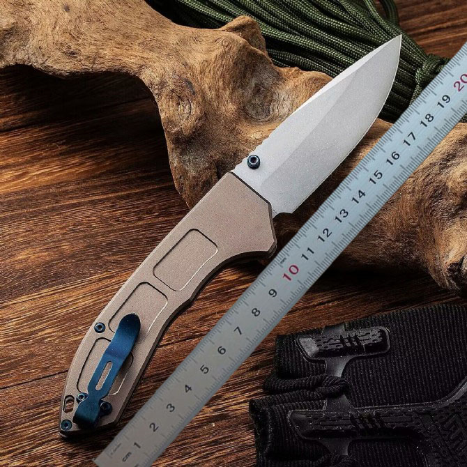 Specialerbjudande BM748 Pocket Folding Knife D2 Stone Wash Drop Point Blade CNC 6061-T6 Handtag utomhus camping Taktiska knivar med detaljhandelslådan