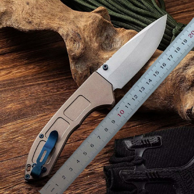 Offerta speciale Coltello pieghevole tascabile BM748 D2 Stone Wash Drop Point Lama CNC 6061-T6 Maniglia campeggio all'aperto Coltelli tattici escursionismo con scatola al minuto