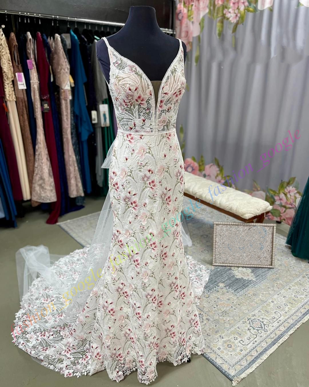 Floral Lace Wedding Dress 2024 Boho Outdoor Modern Sheath Deep V-Neck Sleeveless Colorful Bridal Gown for Brides Long Court Train Covered Buttons Bohemian V-Back