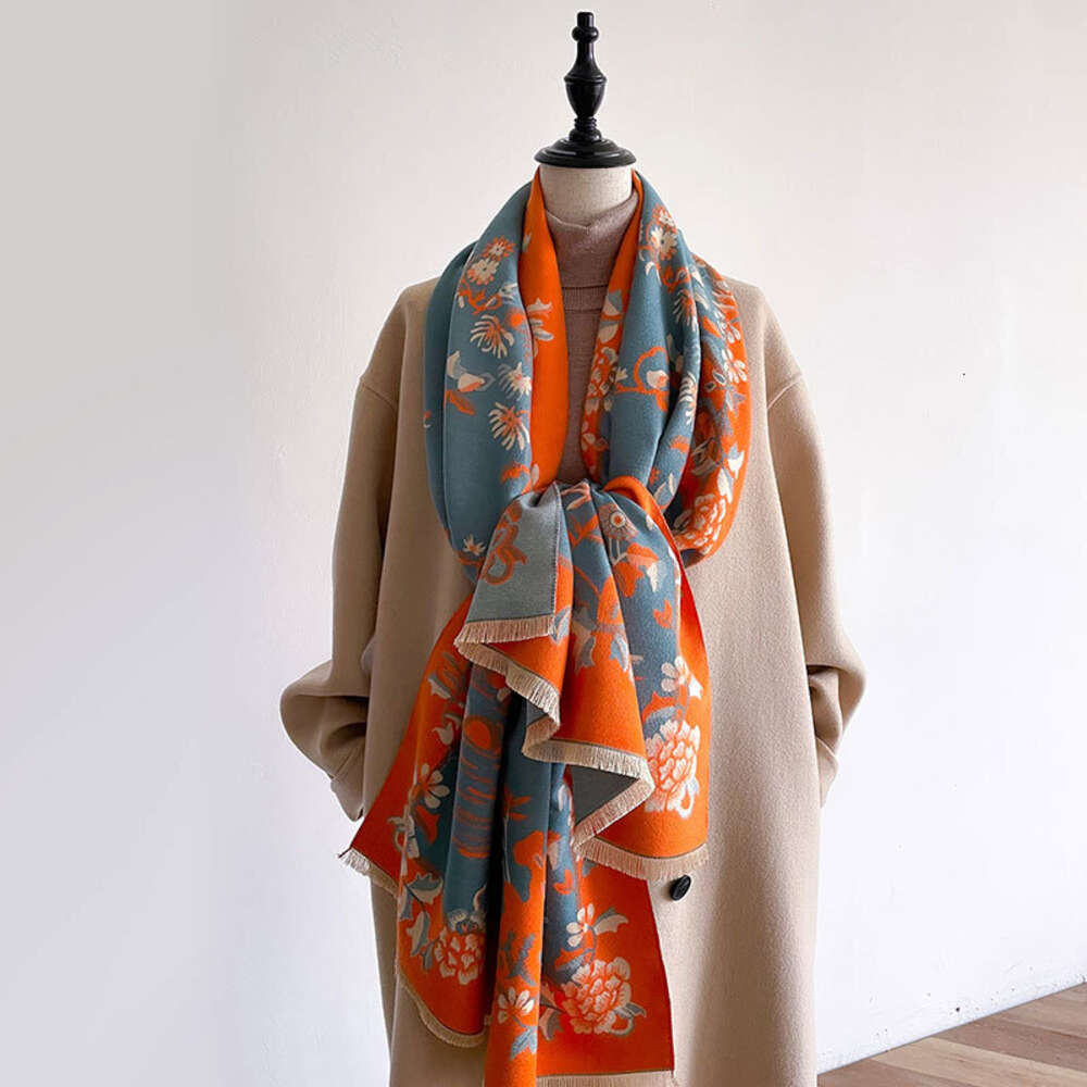 Sciarpa in stile cashmere di nuova moda scialle invernale da donna, design floreale lungo a doppio scopo ispessito su entrambi i lati