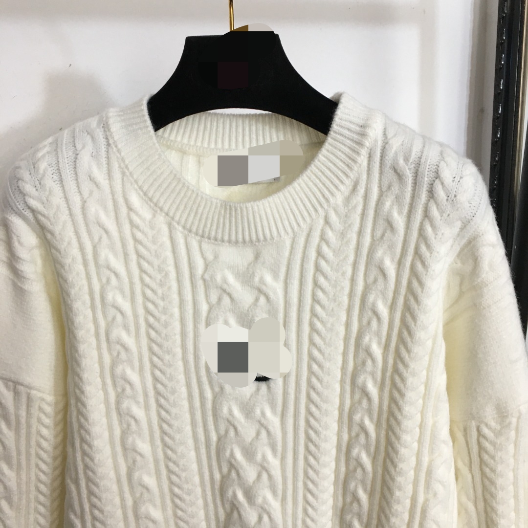 905 2024 Brand Spring Brand Mesmo estilo suéter de manga longa Pullover de pescoço preto Moda branca Moda feminina Roupas de alta qualidade 20239792