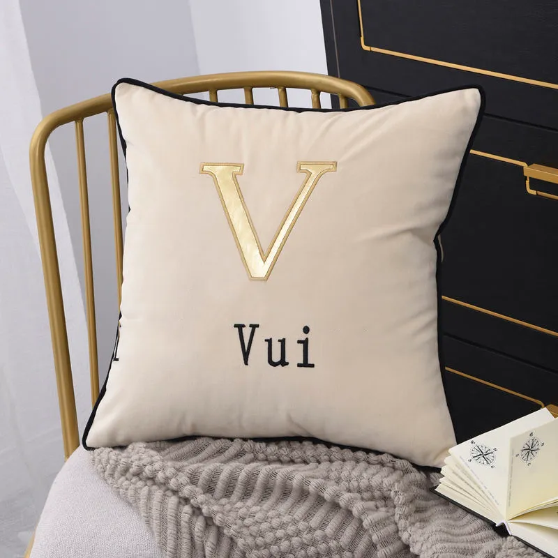 Luxury Cushion Designer Decorative Pillow Letter L Luxurys Designers Cushion Fashion Soft Pillow Family Expenses Four Seasons D2110094Z