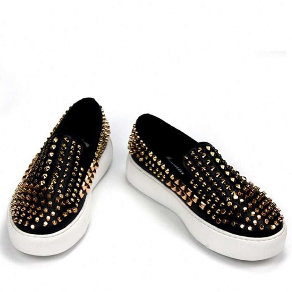 2023 handgemachte Gold Spike Nieten Lazy Flats für Männer Slip auf Rindsleder Herren Freizeitschuhe Fahren Loafers