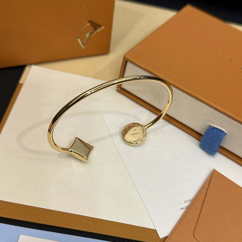 Kutu lüks bilezikler ile kadın bileklik tasarımcı mektubu mücevher 18k altın kaplama paslanmaz çelik bileklik manşet moda takı aksesuarları