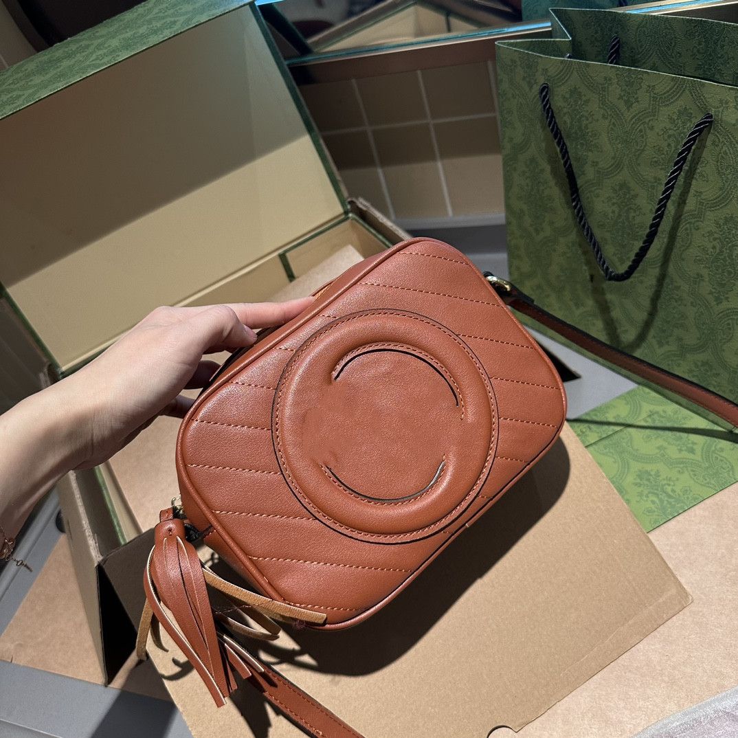 Ny Luxurys klassisk kamerapåse Essential äkta läderdesigner Tassel axel mode trend första val kvinna fritid crossbody shopping utomhus resor