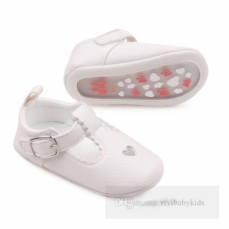 Bambino vuoto cuore d'amore primi camminatori bambino bambini PU scarpe singole in pelle infantile ragazze antiscivolo fondo morbido sandali principessa Z6625