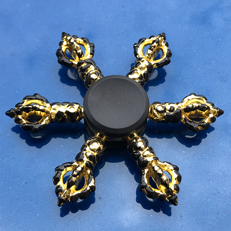 50 tipi Trottola Fidget Spinner Ruote Giroscopio Giocattoli Cuscinetto in metallo Lega di zinco Spinner a mano Giochi con punta delle dita Focus Giocattolo anti-ansia Allevia lo stress con scatola di latta DHL