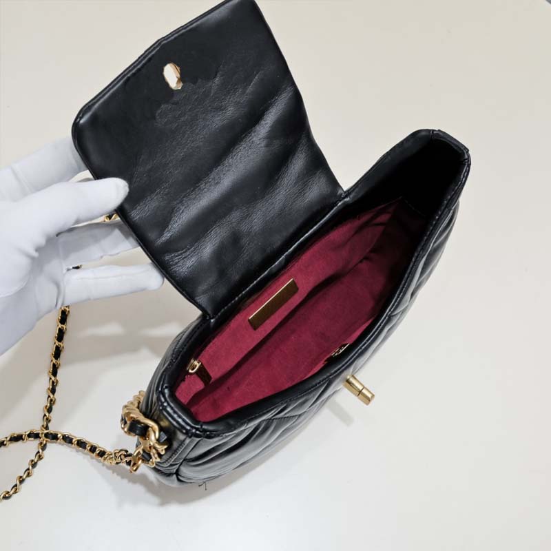 Bolsa de axilas feminina de designer sênior de alta qualidade Bolsas e bolsas de luxo Uma bolsa crossbody de alta qualidade Moda couro e corrente de metal