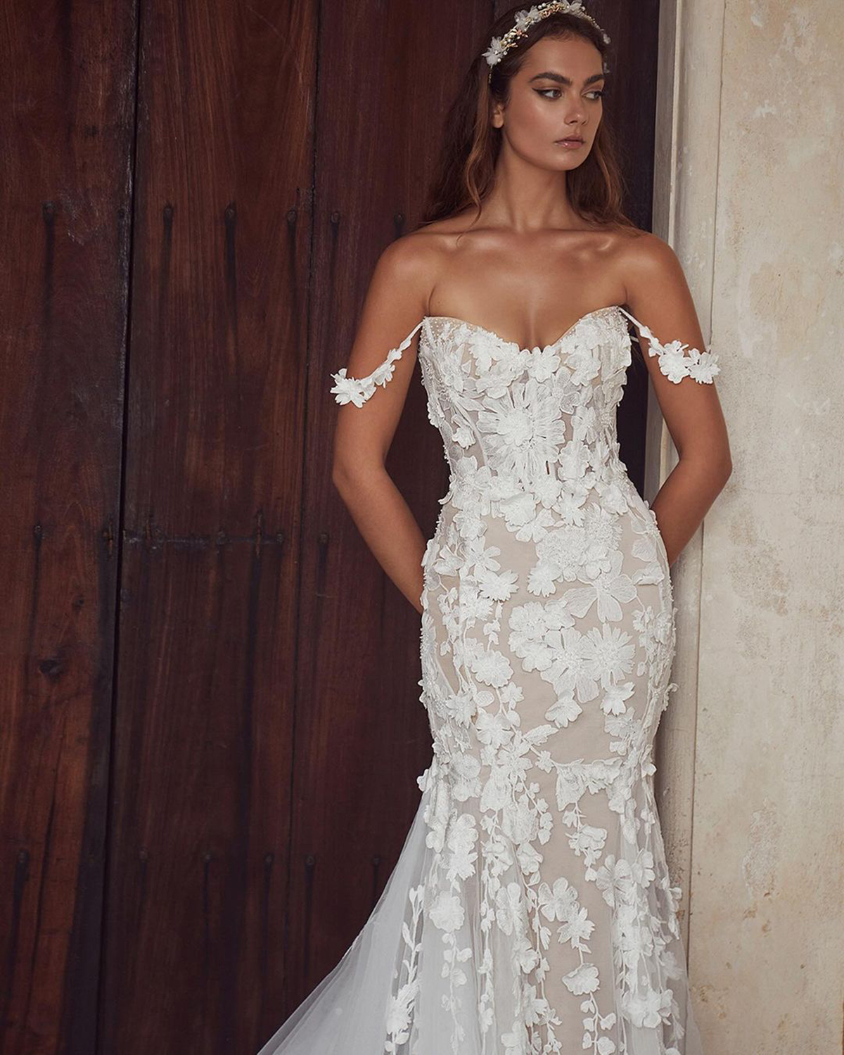 Elegant Mermaid Wedding Dresses Lace 3D Floral Appliques Sleeveless Bridal Gowns Off Shoulder Illusion Bride Dress Sweep Train Robe