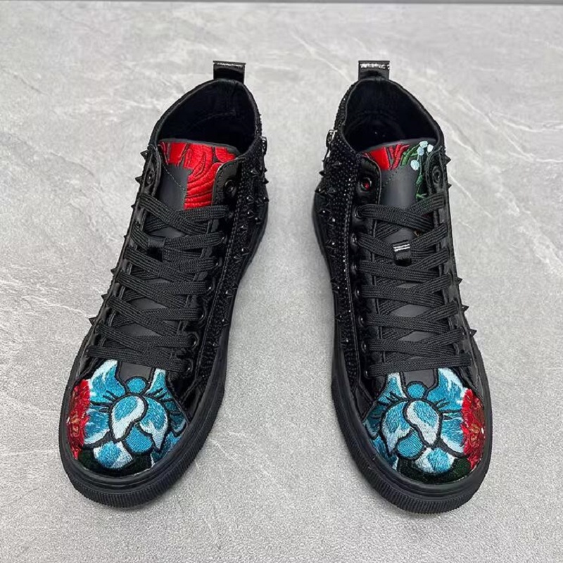 High Tops Shoes Men New Fashion Shoes Korean Version Personality Embroidered Rivets Casual Shoes Men Rhinestone Board Shoes 10A28