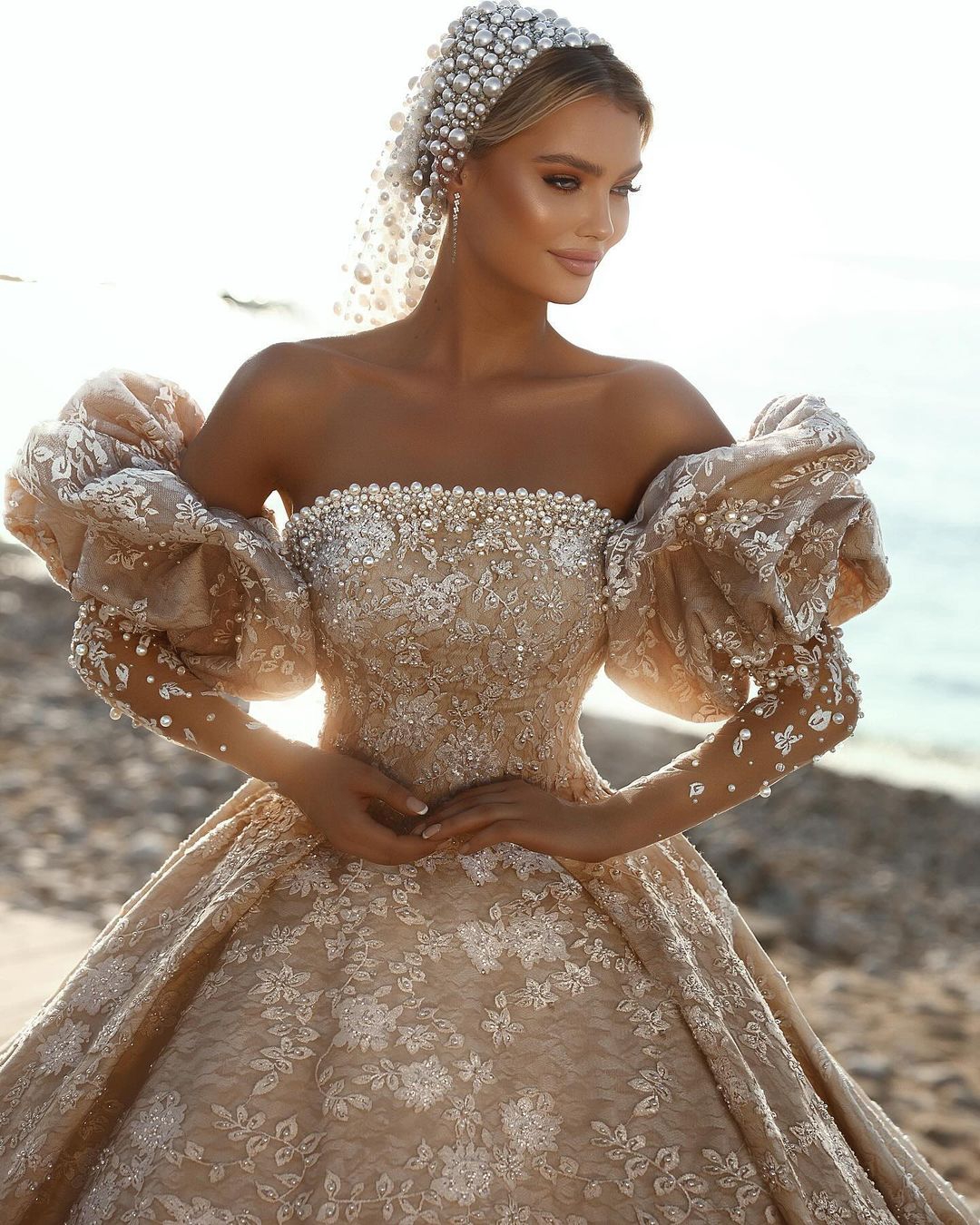 Arabisk spetsboll klänning bröllopsklänning puff av axel kort ärm prinsessa klänningar vintage applikationer brudklänningar