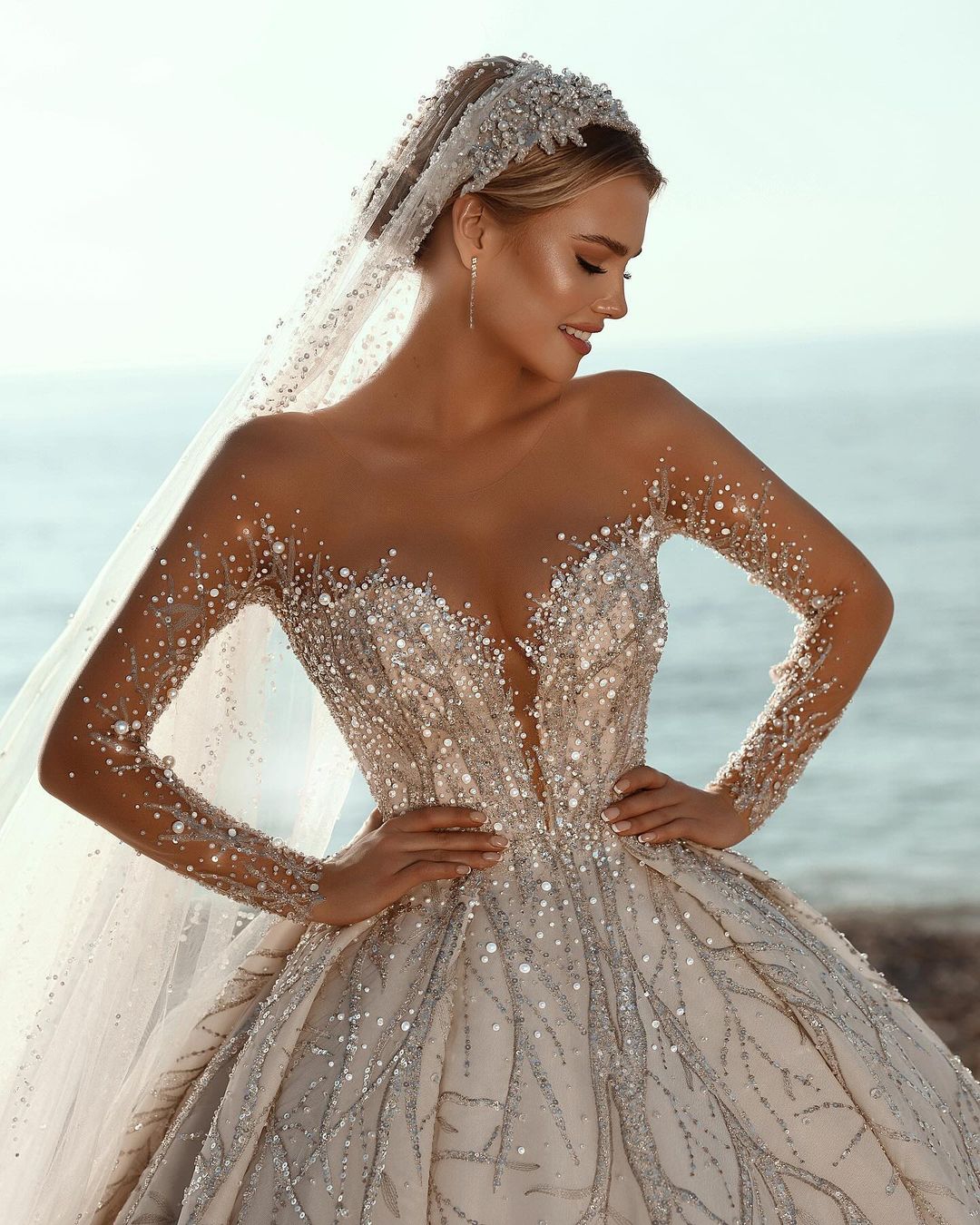 Luxury Dubai Sparkly Beaded Gown Wedding Dress Nude Jewel Neck Long Sleeve Princess Dresses Vintage Arabic Sequins Bridal Gowns