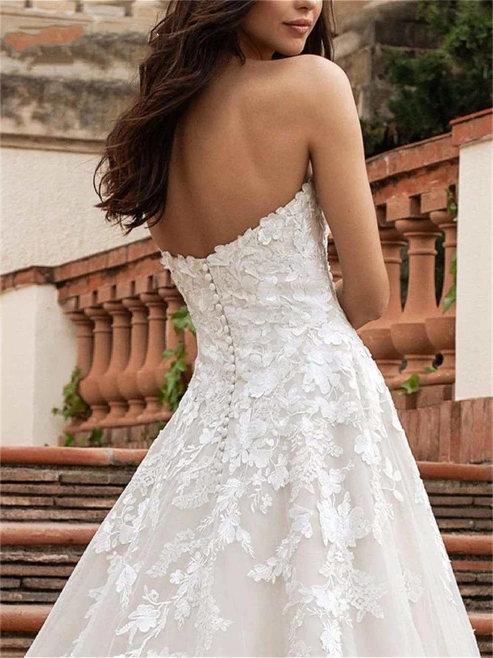 Appliques in pizzo Una linea Abito da sposa romantico la sposa Scollo a cuore Senza maniche Abiti da sposa bohémien Corte dei treni Chic Garden Tulle Abiti lunghi da cerimonia