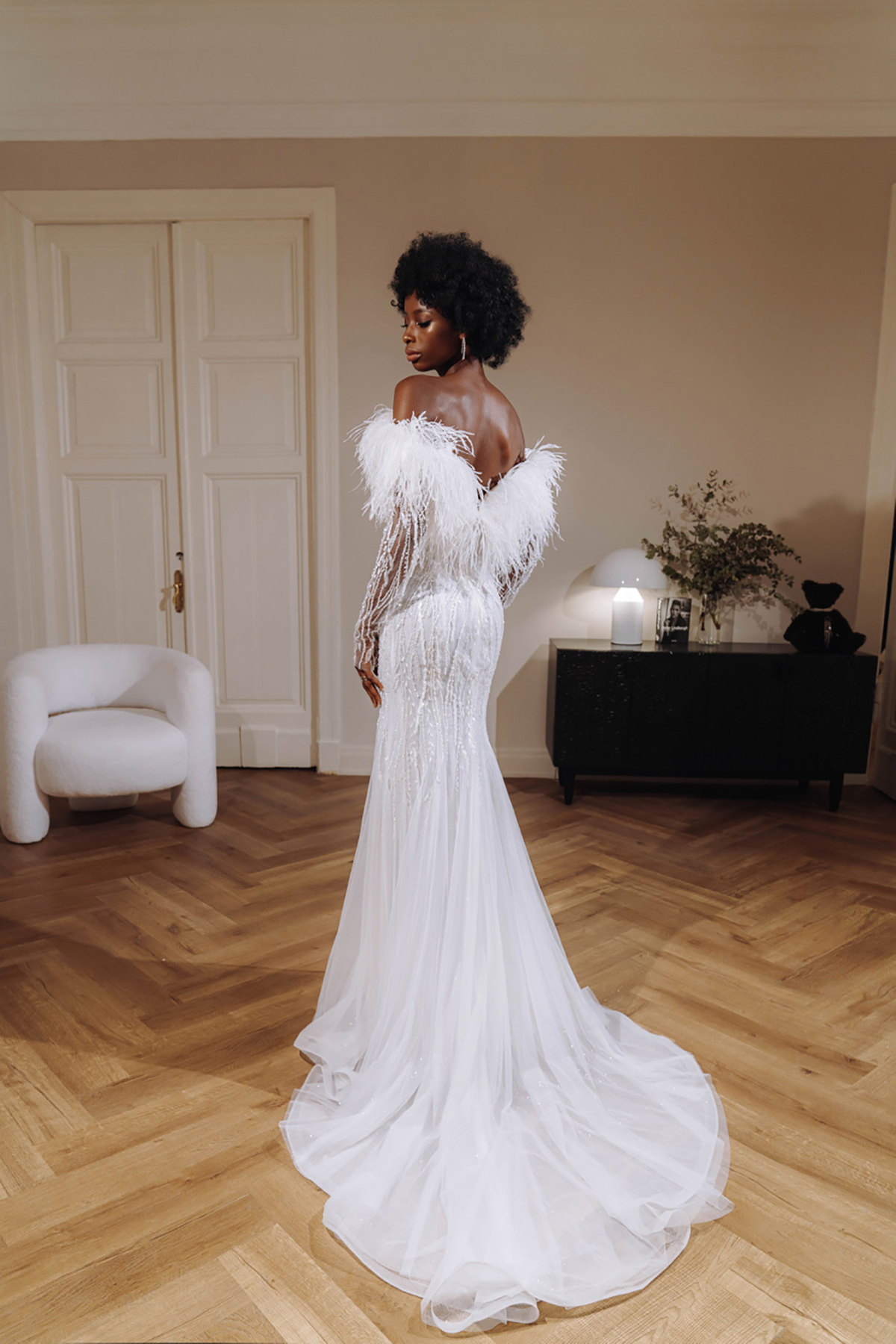 Exquisite Feather Mermaid Wedding Dresses Off Shoulder Sequined Beaded Backless Bridal Gowns Long Sleeves Bride Dresses Custom Made