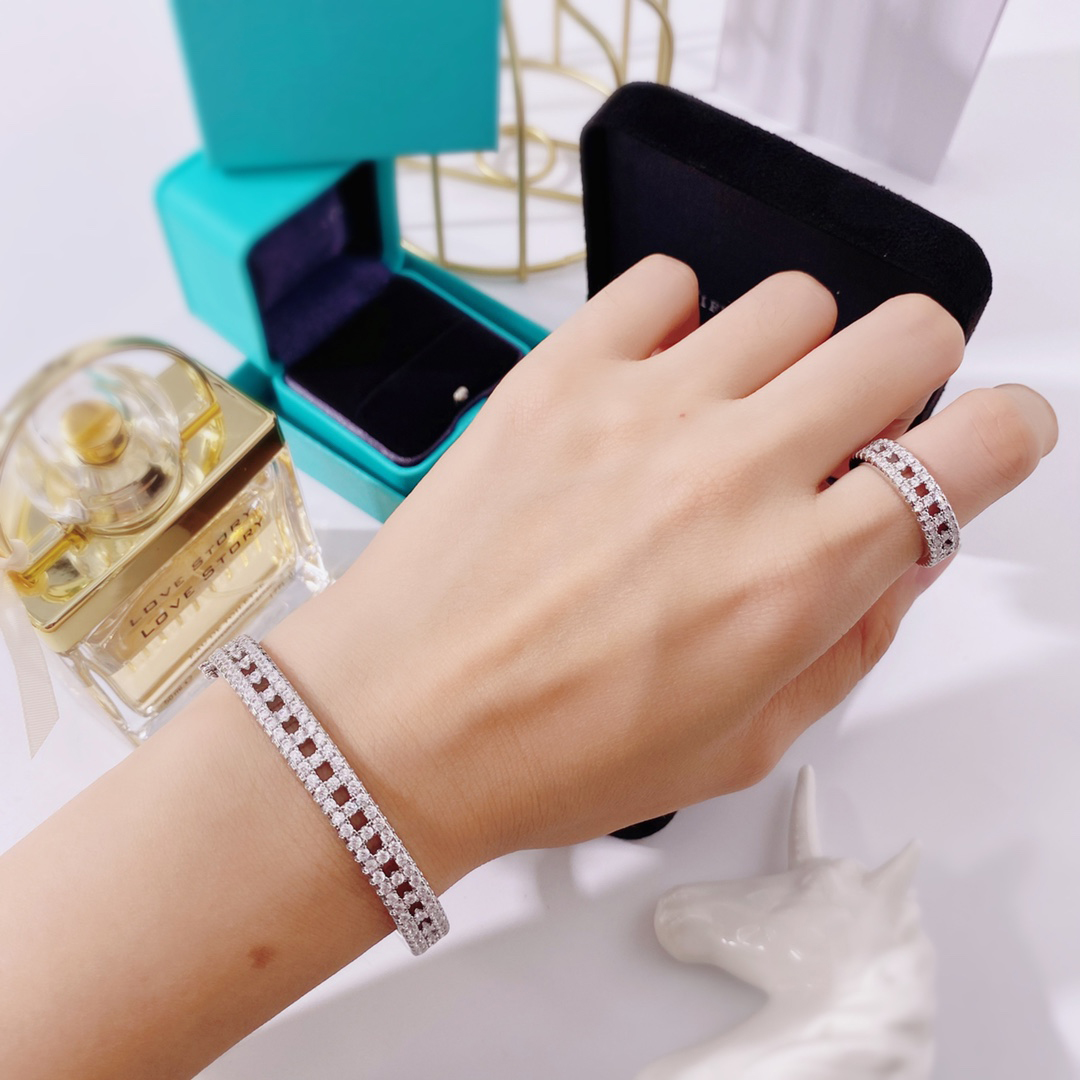 Bracelet bracelet de créateur bracelet de luxe designer diamants complets pierre blanche creux T mot rangée diamant couple bracelet couple modèles