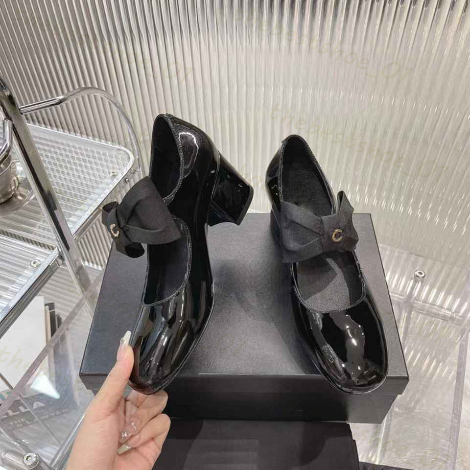 Scarpe eleganti firmate Marchio classico Punta tonda Vera pelle Tacco largo Tacchi alti Donne alla moda Primavera Autunno Fiocco decorato Scarpe Mary Jane