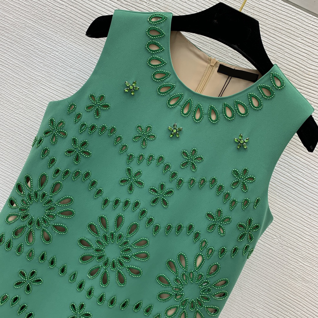 2024 Spring Black Solid Color Beading Embroidery Dress Green Sleeveless Round Neck Rhinestone Short Casual Dresses B4J121028