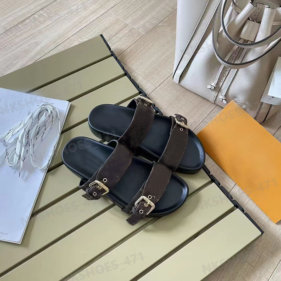 Designer tofflor CLOGS Sandaler Kvinnor Lädermönster Summer Beach Roman Flat Flip Flops Fashionabla Bekväma Toe Buckle Sandals