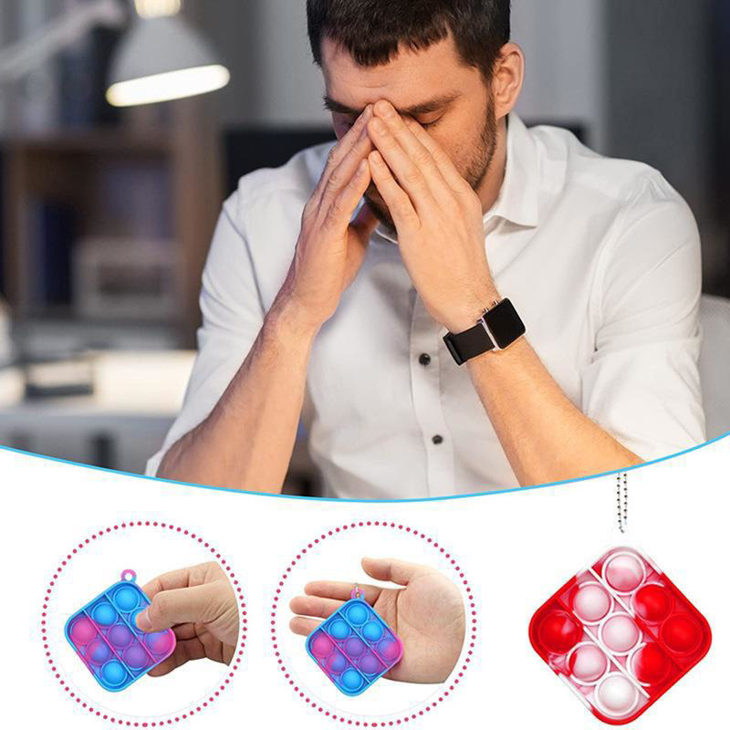 Barnfest gynnar fidget leksaker mini bubblor pop fidget nyckelchains anti-stress dekomprimering bubbla bräd tangent ring finger leksaker för barnstudenter