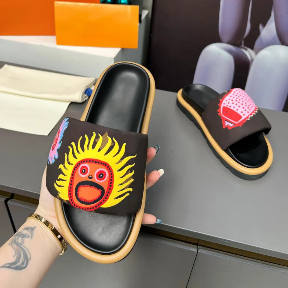 2023 New Summer  Slippers Men Women Embroidered Old Flower Embossed Pumpkin Sun Slippers Front Mueller Shoes Thick Sole Beach Sandals Size 35-45