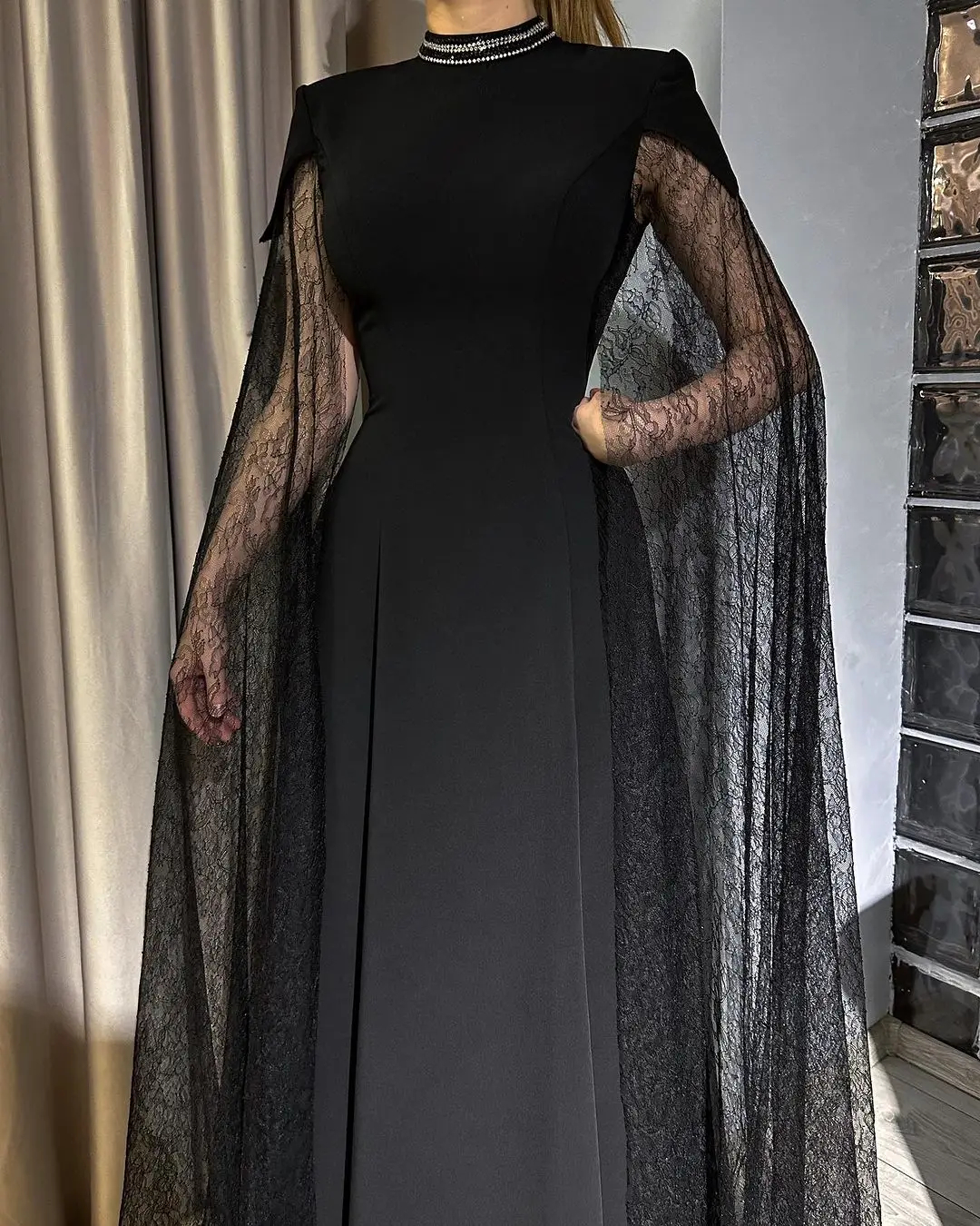 Vintage Black High Neck Evening Dresses With Lace Cape Sleeves Floor Length A Line Elegant Arabic Dubai Prom Dress Formal Occasion Gown For Women 2024