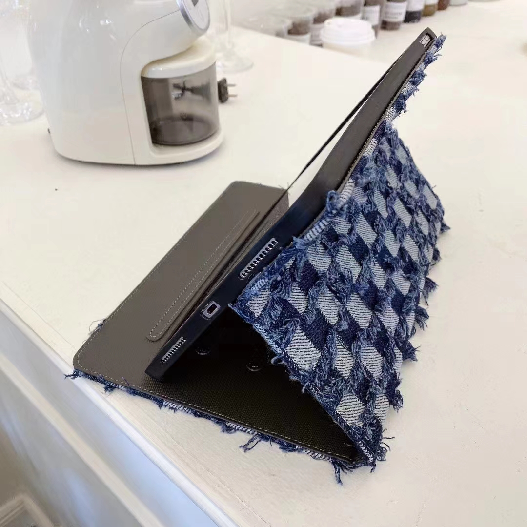 För iPad Pro 11 12.9 10.9 Premium Tablet -fodral för iPad Air 10.5 Air 12 mini 45 iPad D 10.2 iPad D56 Designer Fashion Checkerboard denim iPad -fodral