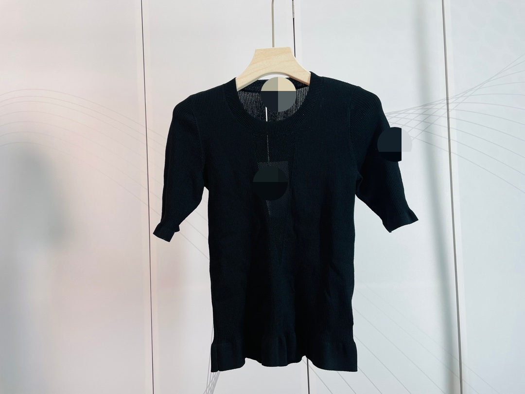 11005 2024 pista de verão marca mesmo estilo camisola manga curta tripulação pescoço pulôver roupas moda branco preto alta qualidade das mulheres qian