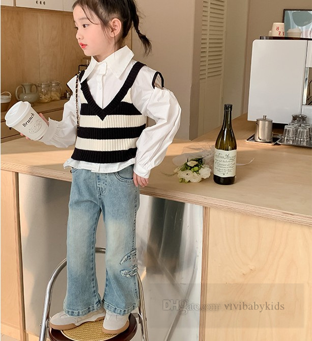 Lady stijl Meisjes brief borduren jeans kids elastische taille denim uitlopende broek 2024 lente kinderen boot cut cowboys broek Z6703