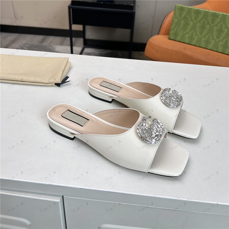 High Quality Summer New Flat Slippers Women brand Designer Fashion All-match Rhinestones Sandals crystal Outdoor Casual Light Beach Flip-flops Slides big size 45