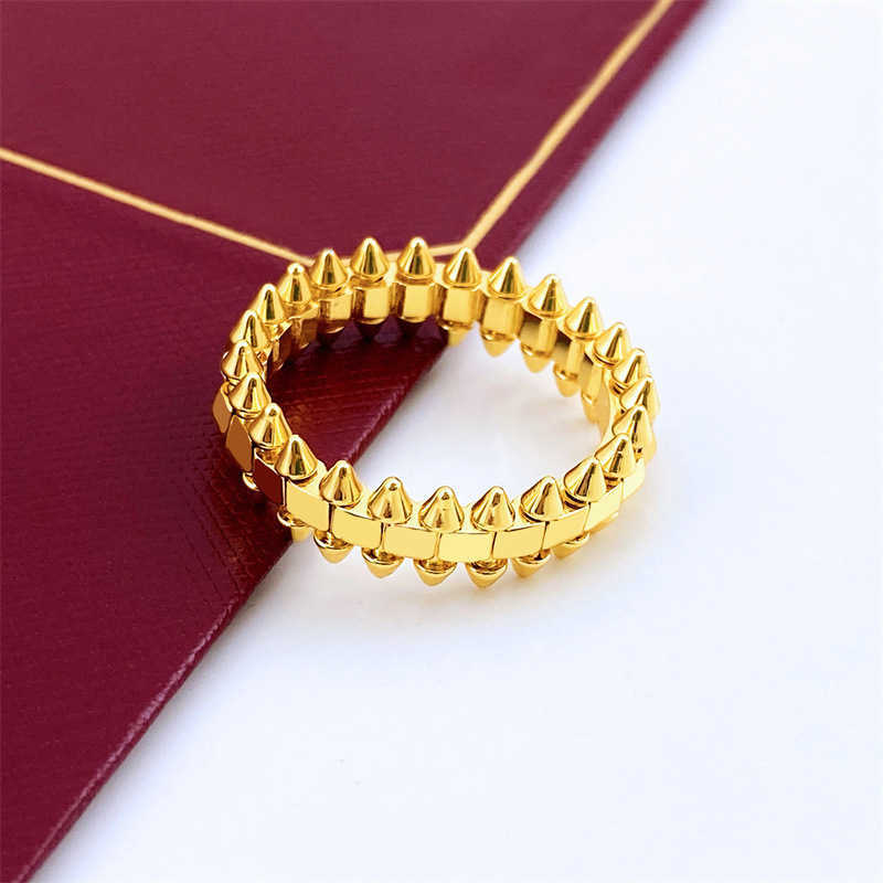 2024 Julsmycken Fashion Luxury Ring Clash de Rings Extravagant 18K Gold Silver Titanium Steel Bullet Rings with Diamond Women Men Lover Jewelry Party Party Parts