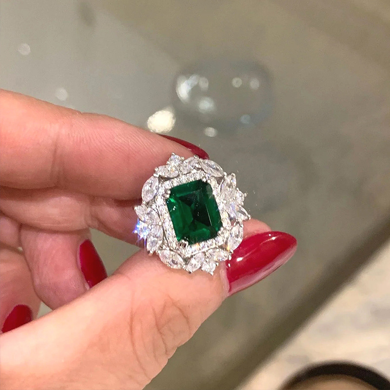 2024 أقراط مسمار 925 الجنيه الفضي الأميرة المقطوعة Emerald Zircon CZ Diamond Jewelry Jewelry Hights High