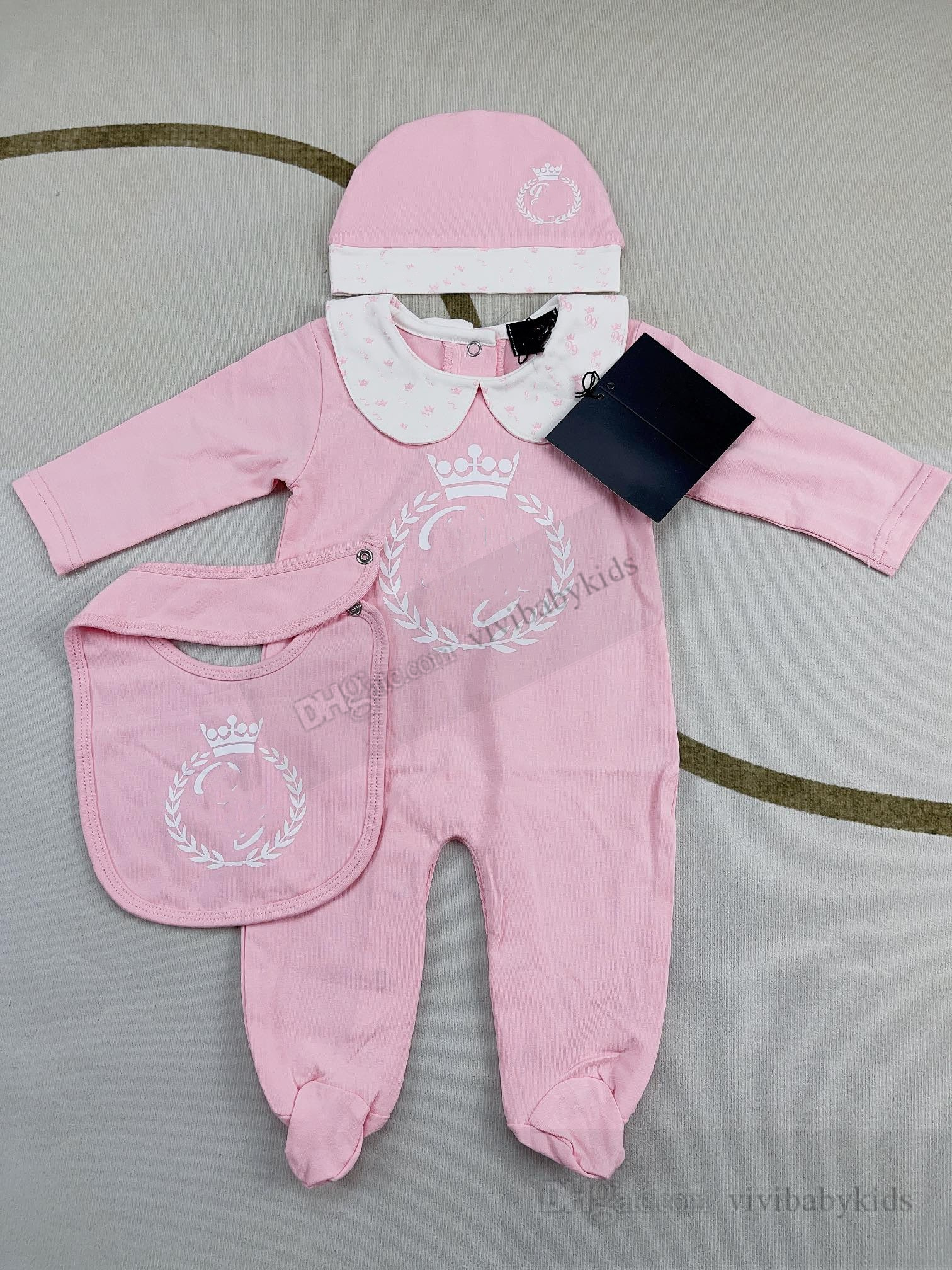 Designer Newborn Lettre imprimée à manches longues Rompers pour les filles pour nourrissons Assuffis avec des chapeaux Bibs mode bébé enfants Coton grimper vêtements s1033