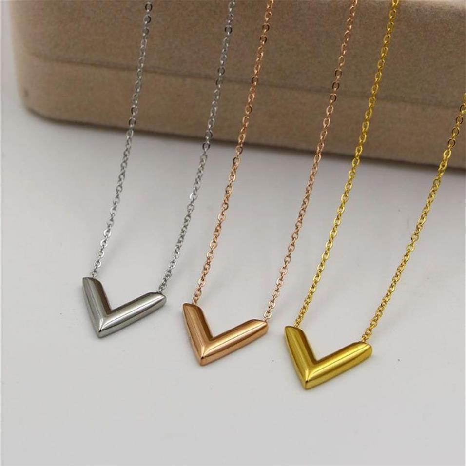 Titanium steel Korean version of the three-dimensional V letter necklace fashion for women's short collarbone necklace access183v