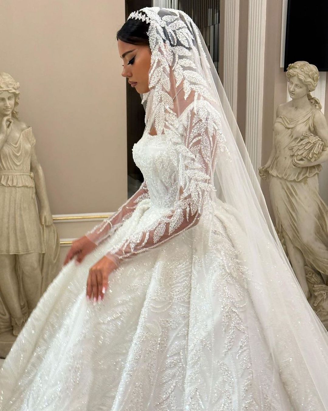 Elegante abito da sposa da donna con linea A, colletto quadrato, maniche lunghe, abiti da sposa con velo, paillettes, applicazioni, pizzo, abito da strascico, realizzato su misura