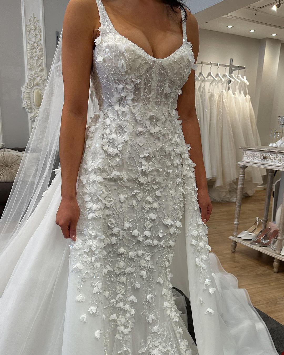 Robe de mariée luxueuse sirène à perles, bretelles Spaghetti exquises, appliques florales 3D, sur mesure